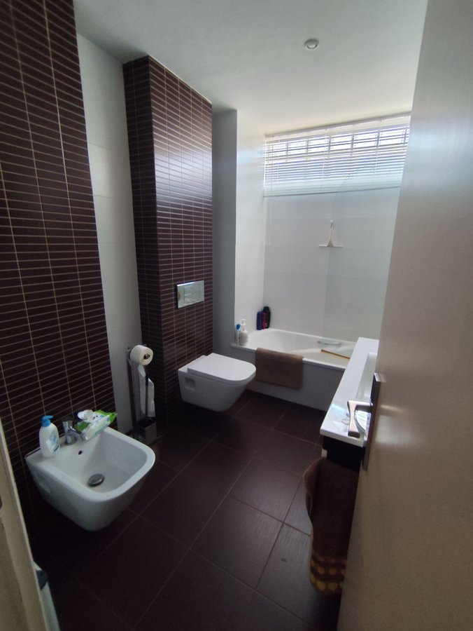Vivienda de 4 habitaciones y 145 m2 , con 4 habitaciones y dos baños