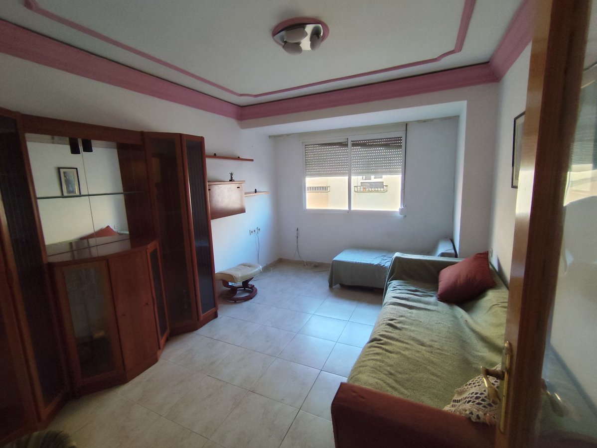 Vivienda en un bajo, con garaje privado y piscina comunitaria