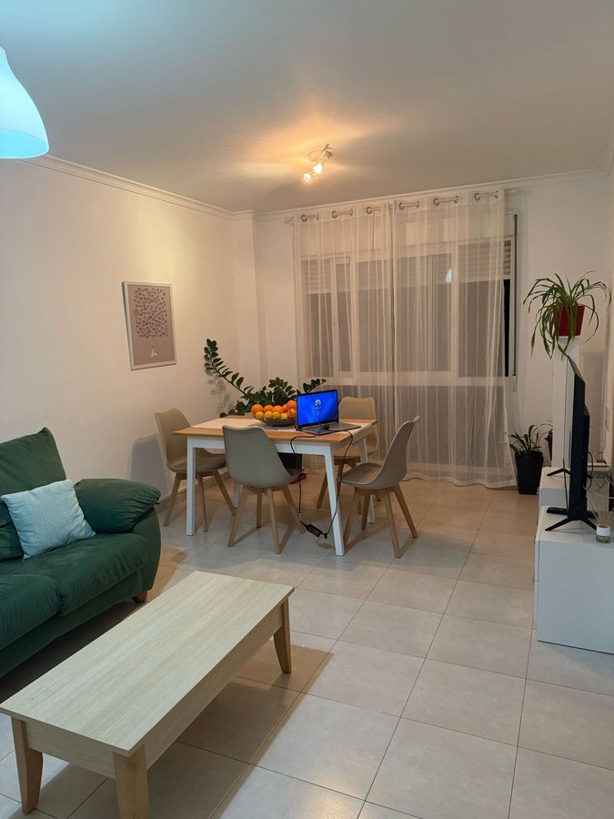 propiedad.imagen.b55c83f0362af918.313734313938303232353737392e6a7067_675x900 (1) Precioso piso de dos habitaciones, con un baño, garaje cerrado y piscina comunitaria. Actualmente alquilado.